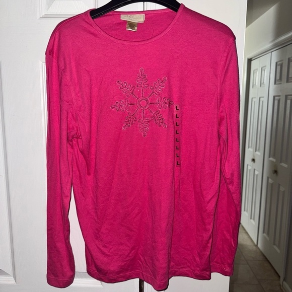 m&c sportswear Tops - M&C Sportswear Women Long Sleeve Pink Snowflake T-Shirt Size L NWT hot pink